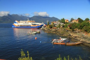 Barcaza en Puerto Gaviota